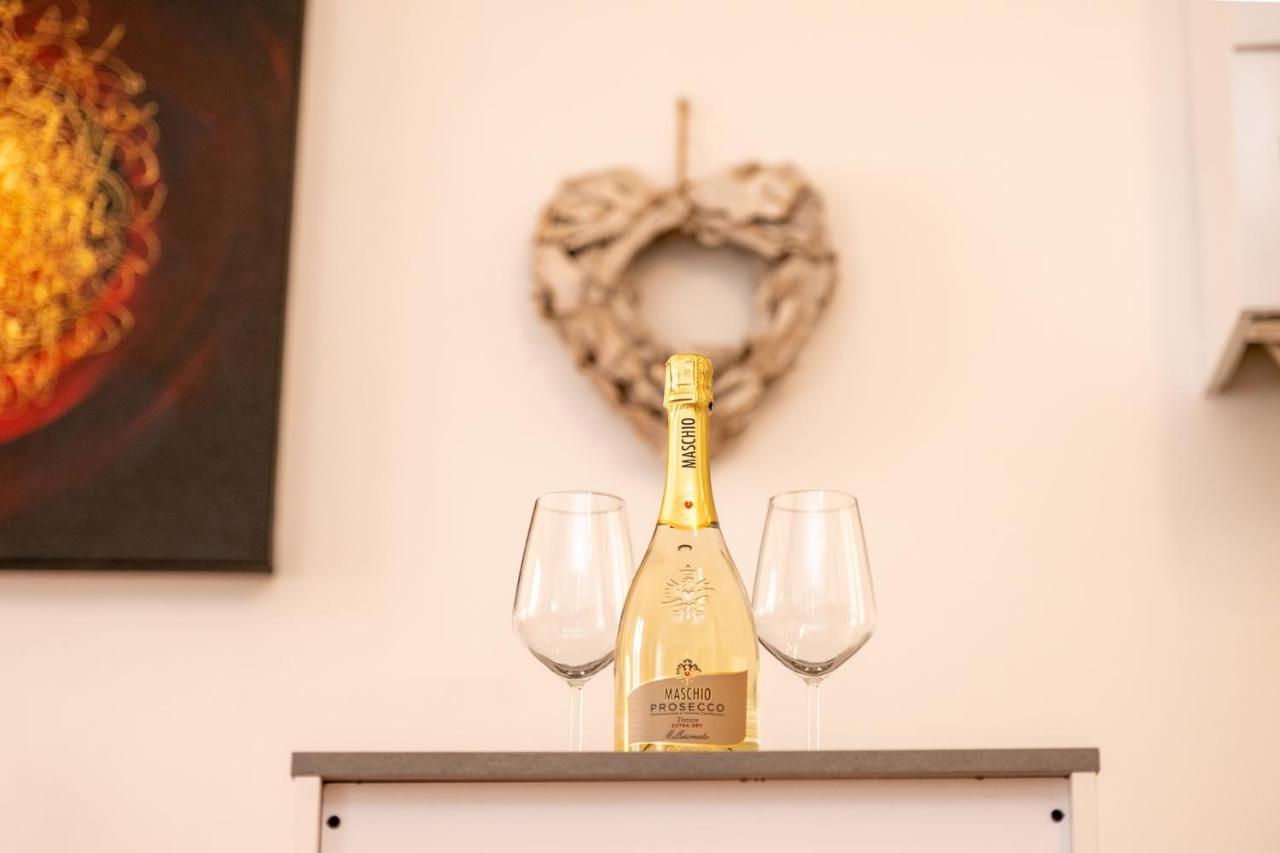 Portatorre Suite, A Charming Apartment In The Heart Of Como, Free Private Parking, Air Conditioning & More! Kültér fotó